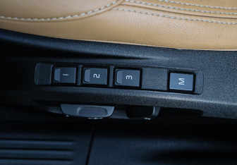 Подержанный автомобиль Volvo V40 Cross Country 2019 года (13 фото)