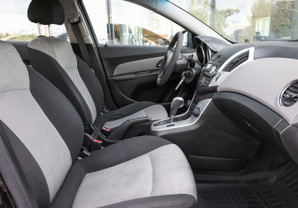 Подержанный автомобиль Chevrolet Cruze Sedan 2014 года (10 фото)