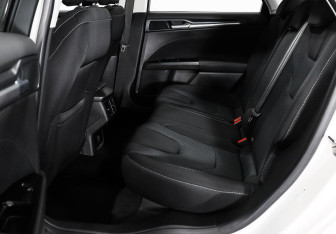 Подержанный автомобиль Ford Mondeo Sedan 2019 года (12 фото)