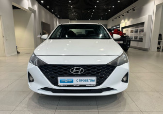 Подержанный автомобиль Hyundai Solaris Sedan 2020 года (2 фото)