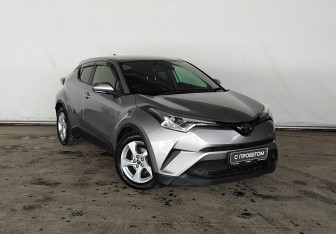 Подержанный автомобиль Toyota C-HR 2019 года (3 фото)