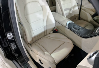 Подержанный автомобиль Mercedes-Benz GLC Coupe 2021 года (23 фото)