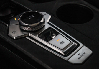 Подержанный автомобиль Changan UNI-V 2023 года (21 фото)