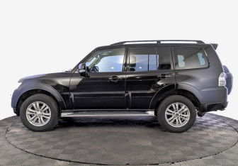 Подержанный автомобиль Mitsubishi Pajero 2015 года (8 фото)