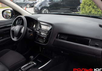 Подержанный автомобиль Mitsubishi Outlander 2019 года (7 фото)