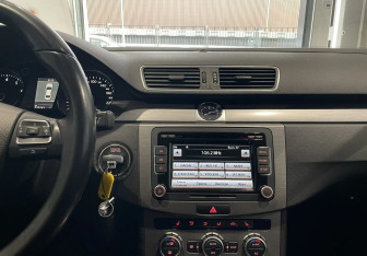 Подержанный автомобиль Volkswagen Passat Sedan 2012 года (15 фото)