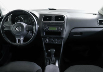 Подержанный автомобиль Volkswagen Polo Hatchback 2010 года (7 фото)