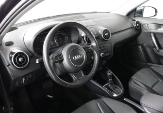 Подержанный автомобиль Audi A1 2014 года (9 фото)