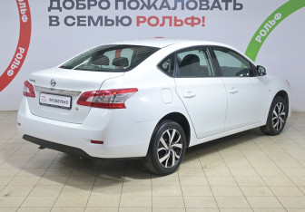 Подержанный автомобиль Nissan Sentra Sedan 2015 года (4 фото)
