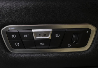 Подержанный автомобиль BMW X5 2021 года (20 фото)