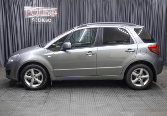 Подержанный автомобиль Suzuki SX4 Hatchback 2008 года (8 фото)