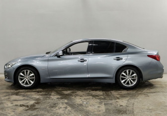 Подержанный автомобиль Infiniti Q50 2014 года (8 фото)