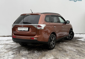 Подержанный автомобиль Mitsubishi Outlander 2012 года (5 фото)