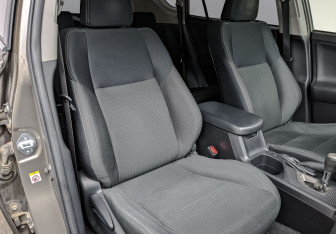 Подержанный автомобиль Toyota RAV4 2014 года (22 фото)