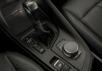 Подержанный автомобиль BMW X1 2018 года (16 фото)