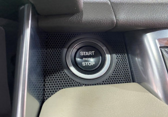 Подержанный автомобиль Land Rover Range Rover Sport 2017 года (17 фото)