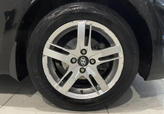 Подержанный автомобиль Hyundai Solaris Sedan 2012 года (18 фото)
