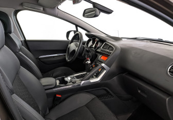 Подержанный автомобиль Peugeot 3008 2014 года (11 фото)