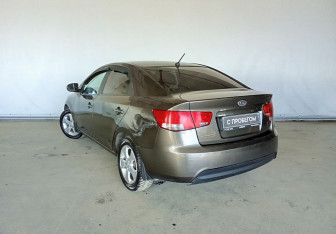 Подержанный автомобиль Kia Cerato Sedan 2009 года (4 фото)