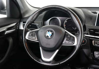 Подержанный автомобиль BMW X1 2021 года (13 фото)