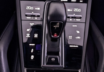 Подержанный автомобиль Porsche Cayenne 2019 года (27 фото)