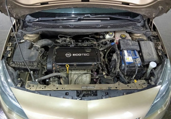 Подержанный автомобиль Opel Astra Hatchback 2014 года (14 фото)