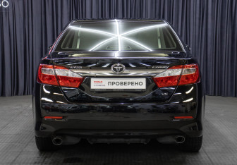 Подержанный автомобиль Toyota Camry Sedan 2013 года (6 фото)