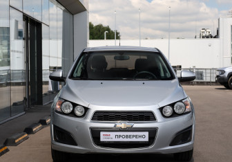 Подержанный автомобиль Chevrolet Aveo Sedan 2013 года (2 фото)