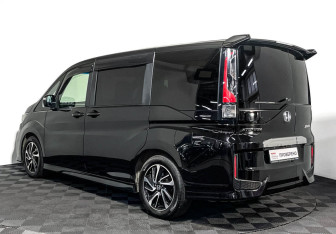 Подержанный автомобиль Honda Stepwgn 2018 года (7 фото)