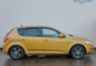 Подержанный автомобиль Kia Ceed Hatchback 2009 года (4 фото)