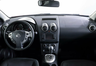 Подержанный автомобиль Nissan Qashqai 2013 года (9 фото)