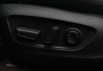 Подержанный автомобиль Toyota RAV4 2021 года (15 фото)