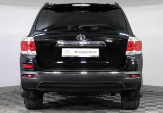 Подержанный автомобиль Toyota Highlander 2010 года (6 фото)