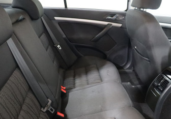 Подержанный автомобиль Skoda Octavia Liftback 2008 года (18 фото)