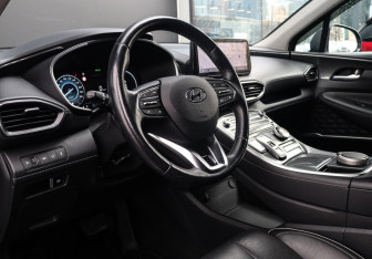 Подержанный автомобиль Hyundai Santa Fe 2022 года (25 фото)