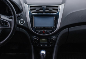 Подержанный автомобиль Hyundai Solaris Sedan 2011 года (14 фото)