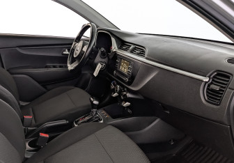 Подержанный автомобиль Kia Rio Hatchback 2021 года (12 фото)