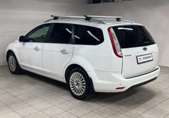 Подержанный автомобиль Ford Focus Wagon 2011 года (7 фото)