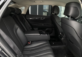 Подержанный автомобиль Genesis G80 2021 года (23 фото)
