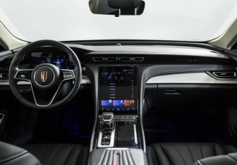 Подержанный автомобиль Hongqi H5 2024 года (13 фото)