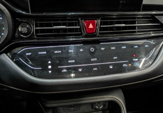 Подержанный автомобиль Москвич 3 2023 года (21 фото)