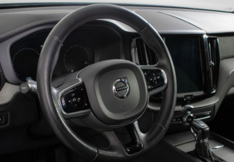 Подержанный автомобиль Volvo XC60 2018 года (14 фото)