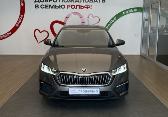 Подержанный автомобиль Skoda Octavia Liftback 2021 года (2 фото)