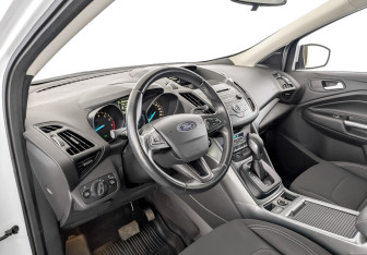 Подержанный автомобиль Ford Kuga 2017 года (16 фото)