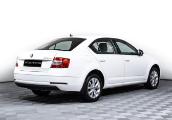 Подержанный автомобиль Skoda Octavia Liftback 2018 года (3 фото)