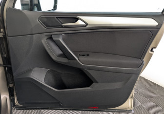 Подержанный автомобиль Volkswagen Tiguan 2019 года (24 фото)