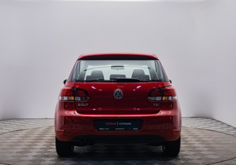 Подержанный автомобиль Volkswagen Golf Hatchback 2012 года (4 фото)