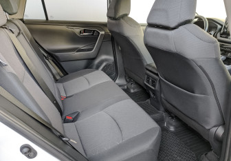 Подержанный автомобиль Toyota RAV4 2021 года (17 фото)