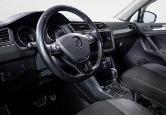 Подержанный автомобиль Volkswagen Tiguan 2018 года (14 фото)