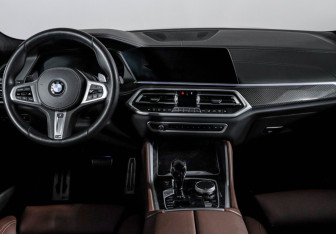 Подержанный автомобиль BMW X6 2021 года (12 фото)